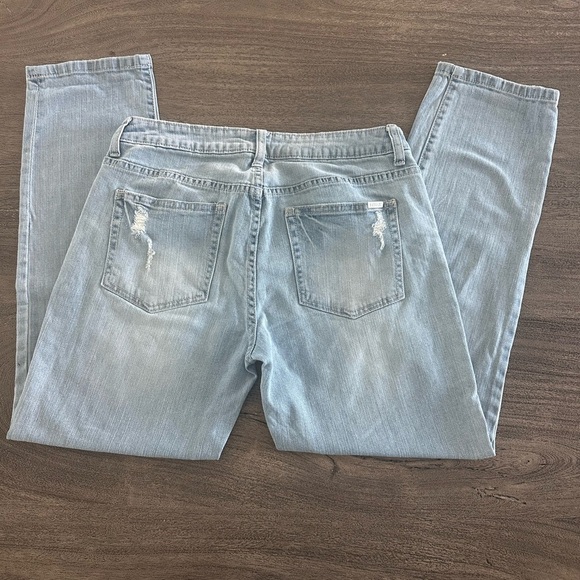 Jennifer Lopez Distressed Denim Jeans in Light Blue - Picture 4 of 9